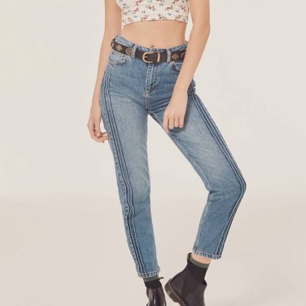 BDG Mom Pintuck Jean in Medium Wash
